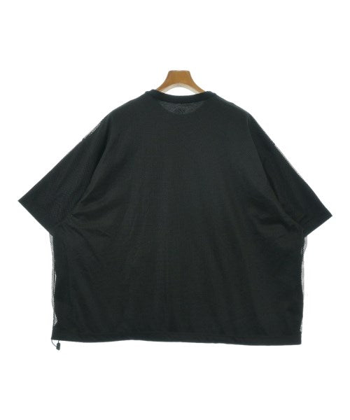 is-ness เสื้อยืด/เสื้อท็อปส์