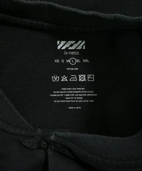 is-ness เสื้อยืด/เสื้อท็อปส์