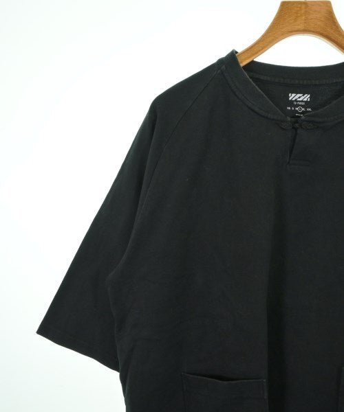 is-ness เสื้อยืด/เสื้อท็อปส์