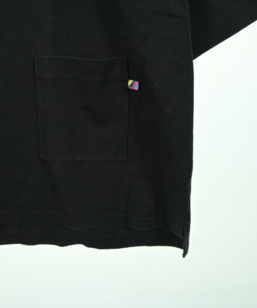 is-ness เสื้อยืด/เสื้อท็อปส์