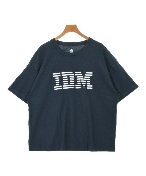 is-ness เสื้อยืด/เสื้อท็อปส์