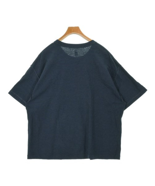 is-ness เสื้อยืด/เสื้อท็อปส์