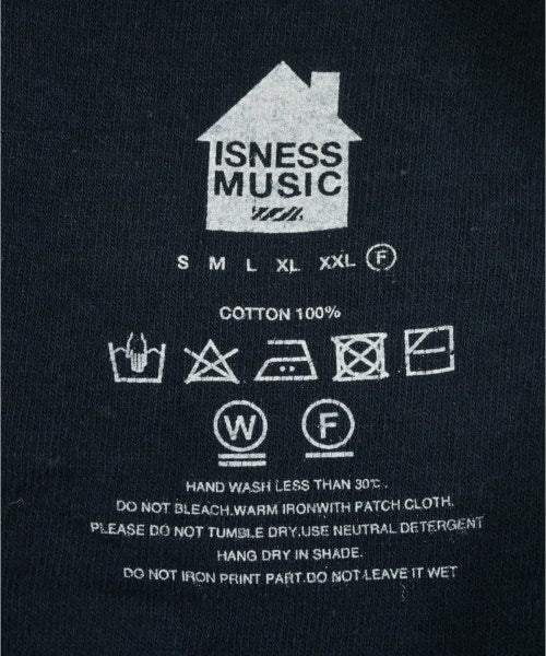 is-ness เสื้อยืด/เสื้อท็อปส์
