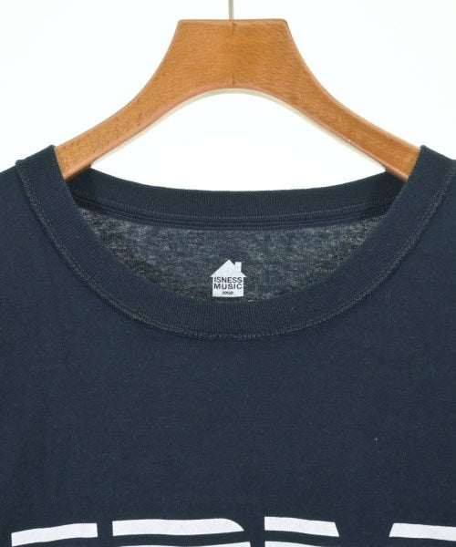 is-ness เสื้อยืด/เสื้อท็อปส์