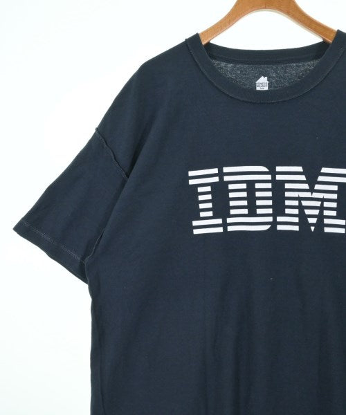 is-ness เสื้อยืด/เสื้อท็อปส์