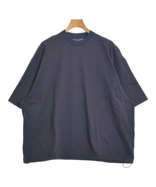 is-ness เสื้อยืด/เสื้อท็อปส์