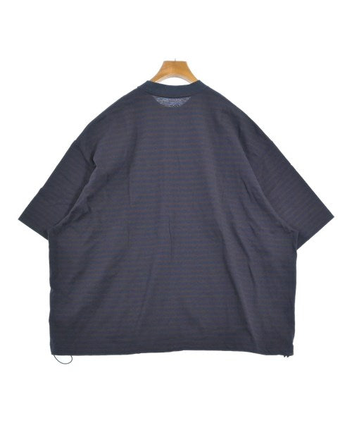 is-ness เสื้อยืด/เสื้อท็อปส์
