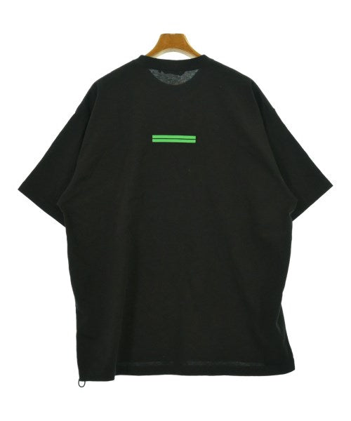 is-ness เสื้อยืด/เสื้อท็อปส์