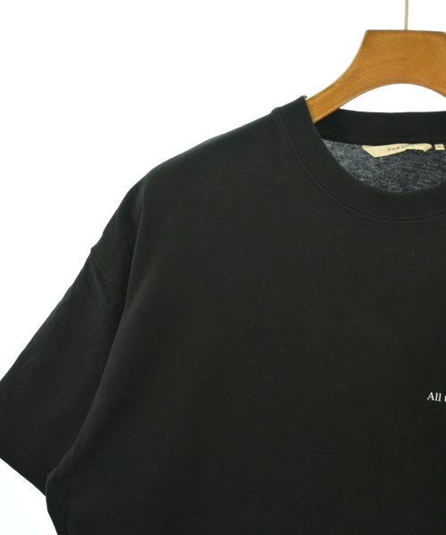 is-ness เสื้อยืด/เสื้อท็อปส์