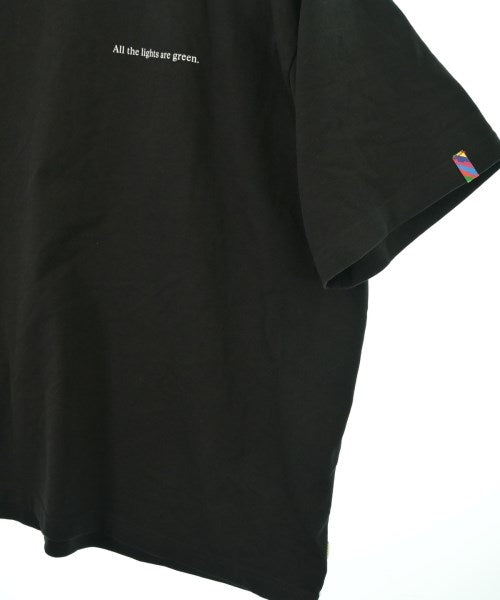 is-ness เสื้อยืด/เสื้อท็อปส์