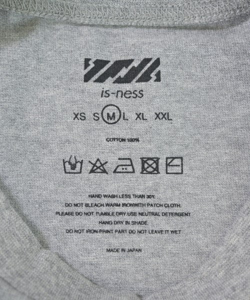 is-ness เสื้อยืด/เสื้อท็อปส์