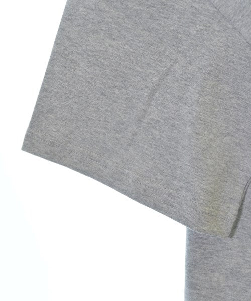 is-ness เสื้อยืด/เสื้อท็อปส์
