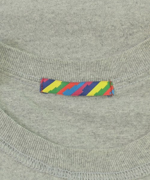 is-ness เสื้อยืด/เสื้อท็อปส์