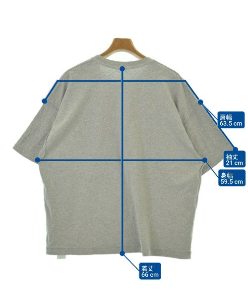 is-ness เสื้อยืด/เสื้อท็อปส์