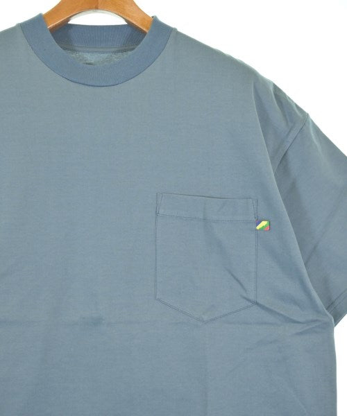 is-ness เสื้อยืด/เสื้อท็อปส์