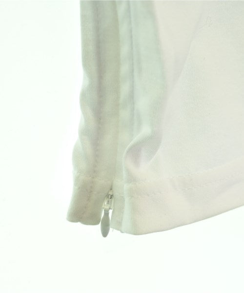 is-ness เสื้อยืด/เสื้อท็อปส์