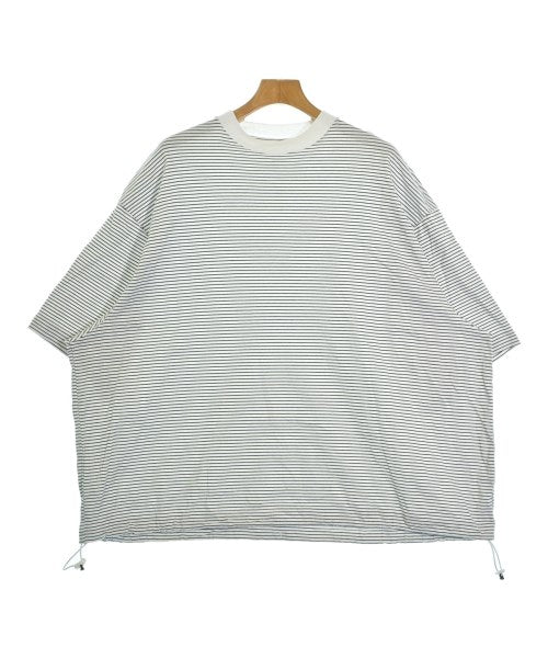 is-ness เสื้อยืด/เสื้อท็อปส์