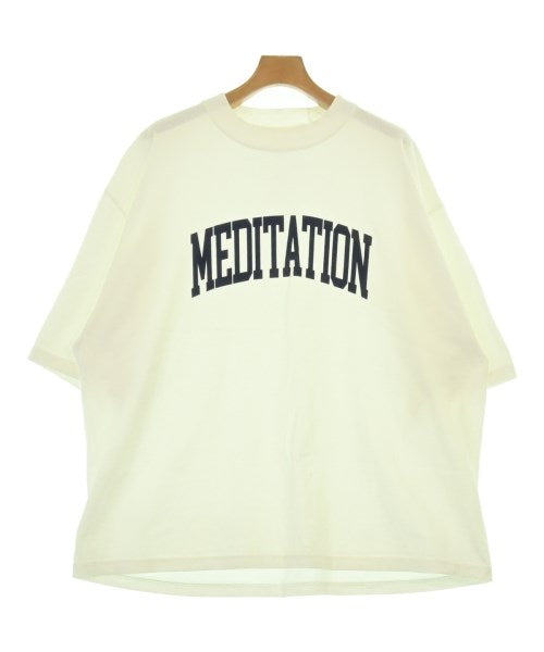 is-ness เสื้อยืด/เสื้อท็อปส์