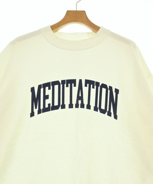 is-ness เสื้อยืด/เสื้อท็อปส์