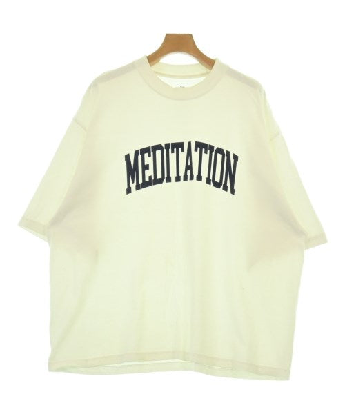 is-ness เสื้อยืด/เสื้อท็อปส์