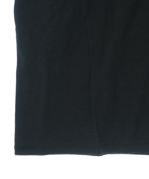 is-ness เสื้อยืด/เสื้อท็อปส์