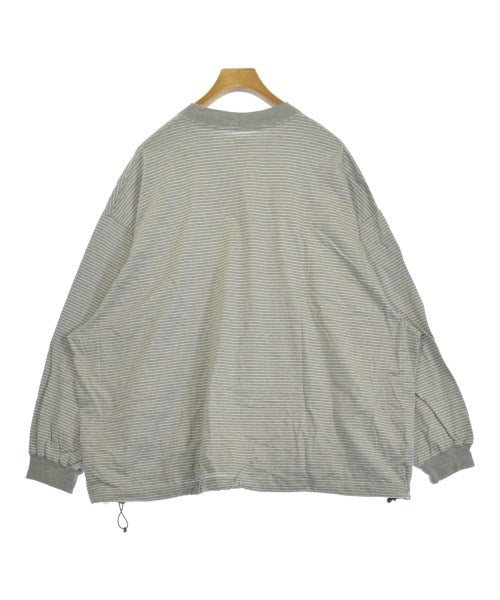 is-ness เสื้อยืด/เสื้อท็อปส์