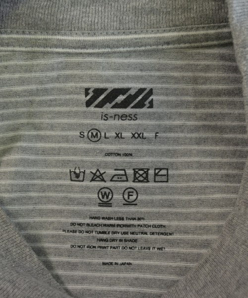 is-ness เสื้อยืด/เสื้อท็อปส์