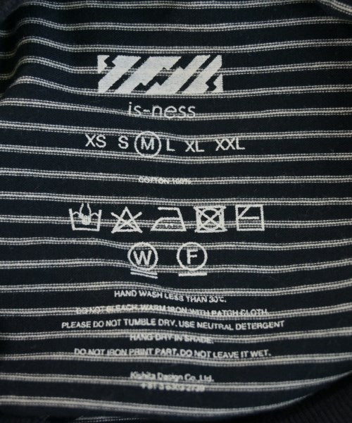 is-ness เสื้อยืด/เสื้อท็อปส์