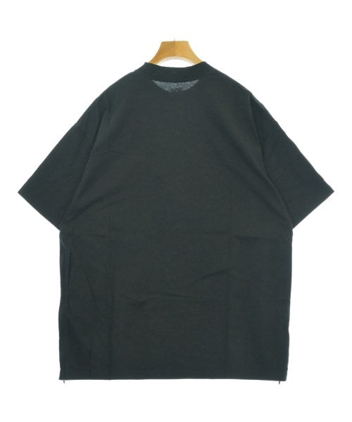 is-ness เสื้อยืด/เสื้อท็อปส์