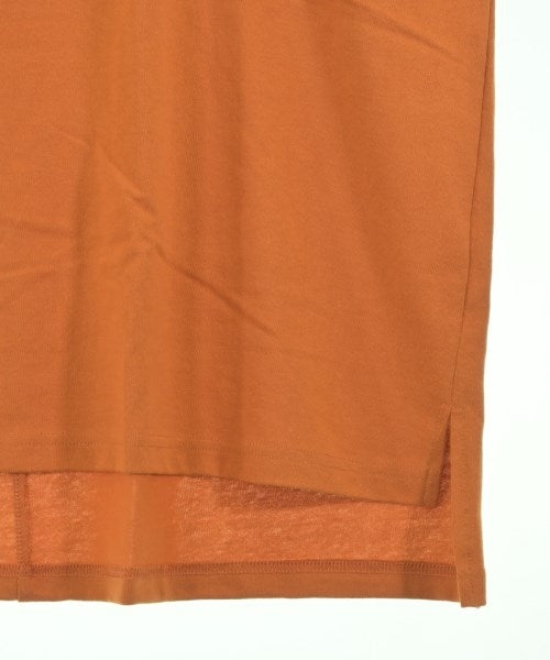 is-ness เสื้อยืด/เสื้อท็อปส์