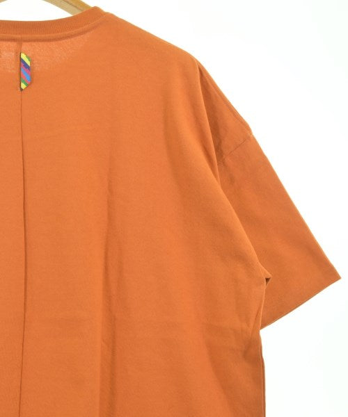 is-ness เสื้อยืด/เสื้อท็อปส์