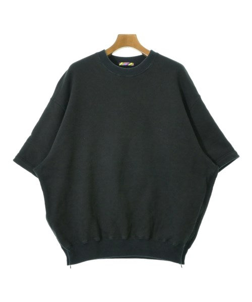 is-ness เสื้อยืด/เสื้อท็อปส์