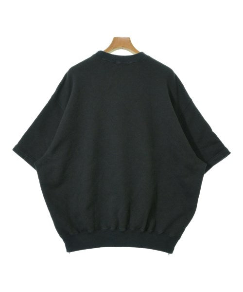 is-ness เสื้อยืด/เสื้อท็อปส์
