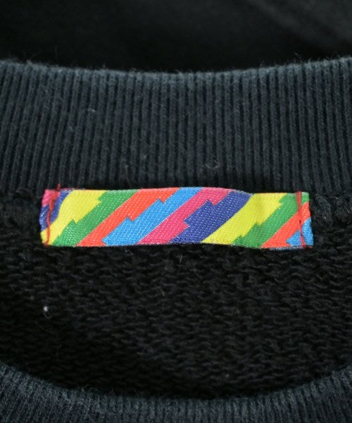 is-ness เสื้อยืด/เสื้อท็อปส์