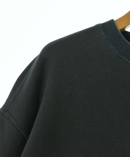 is-ness เสื้อยืด/เสื้อท็อปส์