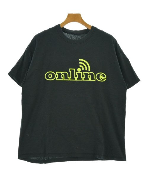 is-ness เสื้อยืด/เสื้อท็อปส์