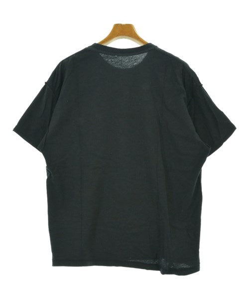is-ness เสื้อยืด/เสื้อท็อปส์