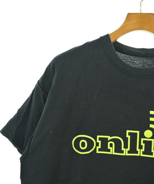 is-ness เสื้อยืด/เสื้อท็อปส์