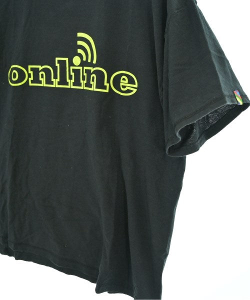 is-ness เสื้อยืด/เสื้อท็อปส์