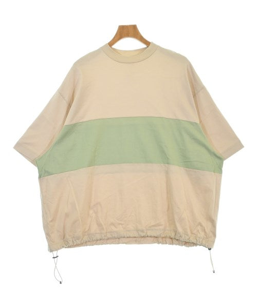 is-ness เสื้อยืด/เสื้อท็อปส์