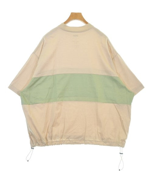 is-ness เสื้อยืด/เสื้อท็อปส์