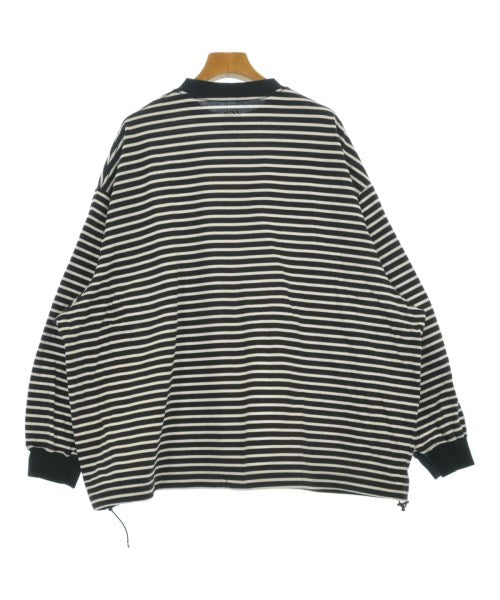 is-ness เสื้อยืด/เสื้อท็อปส์