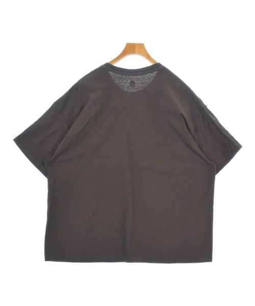 is-ness เสื้อยืด/เสื้อท็อปส์