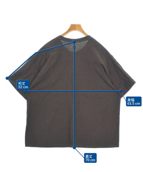is-ness เสื้อยืด/เสื้อท็อปส์