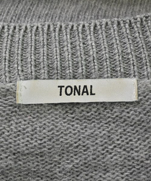 TONAL เสื้อกันหนาว