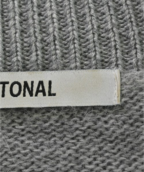 TONAL เสื้อกันหนาว