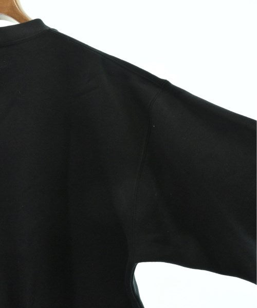UNIVERSAL OVERALL เสื้อสเวตเตอร์