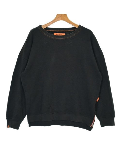 UNIVERSAL OVERALL เสื้อสเวตเตอร์