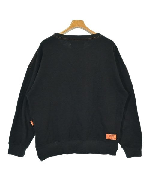 UNIVERSAL OVERALL เสื้อสเวตเตอร์