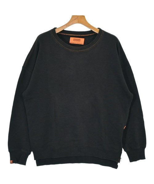 UNIVERSAL OVERALL เสื้อสเวตเตอร์